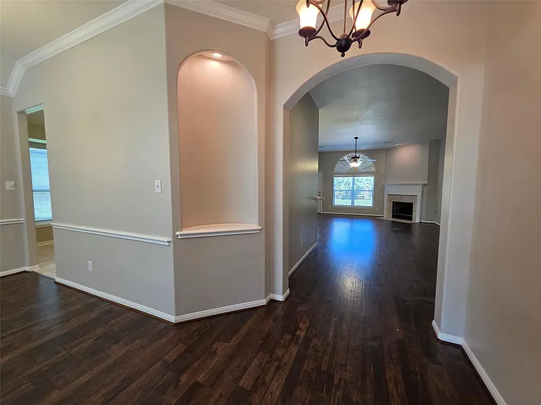 536 Mannington — Photo 2