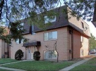 10076 Holly Ln, Des Plaines, IL