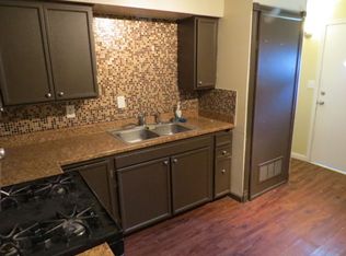 321 W 10th Ave APT C, Hutchinson, KS 67501