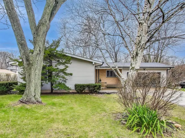 5509 Summerville Dr, Wonder Lake, IL 60097