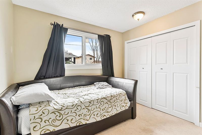 Calgary House for rent - 4 Bedrooms — photo 17