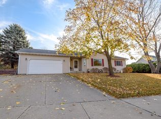 2006 Winfield Dr, Reedsburg, WI 53959