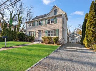 2 Preston St, Port Washington, NY 11050