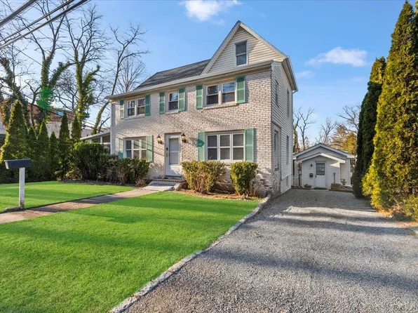 2 Preston Street, Port Washington, NY 11050