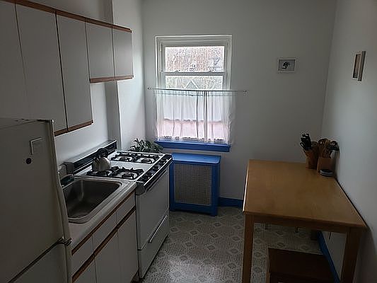 4th image of 2388 Crescent St #2