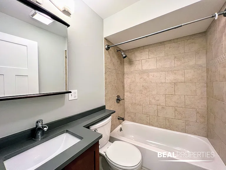 510 West Briar Place — Photo 16