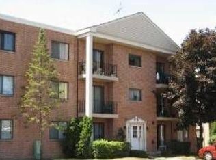 5401 Chateau APT 2, Rolling Meadows, IL 60008