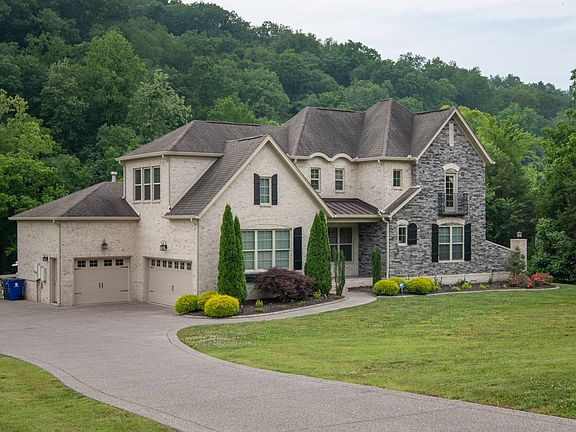 3rd image of 8145 Charlotte Pike