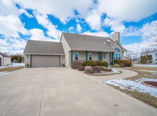 6738 Bobolink Rd, Racine, WI 53402
