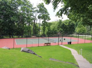 92 Hillcrest Ln, Peekskill, NY 10566