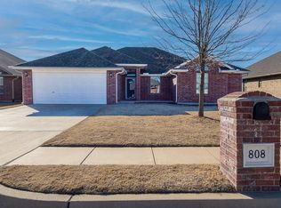 808 Canyon Dr, Yukon, OK 73099