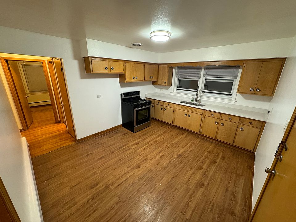 Kitchen with stainless steel appliances (New stainless steel fridge ordered, being delivered)