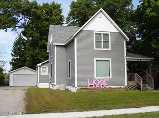 118 Pine St, Decatur, MI 49045