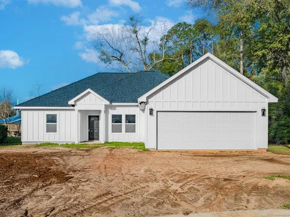 904 Parham Ln, Bainbridge, GA 39819