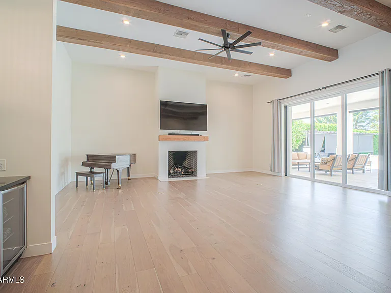 12424 E Victoria St — Photo 22