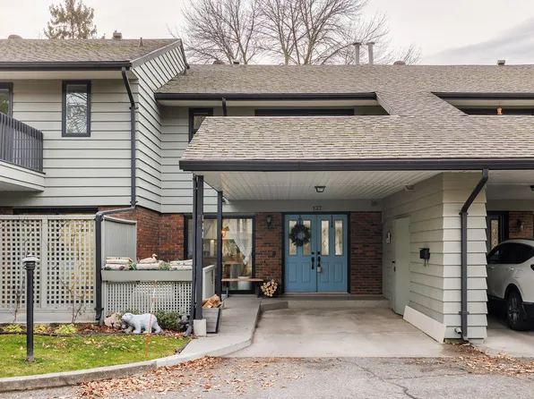 1050 Springfield Rd #132, Kelowna, BC V1Y 8J7