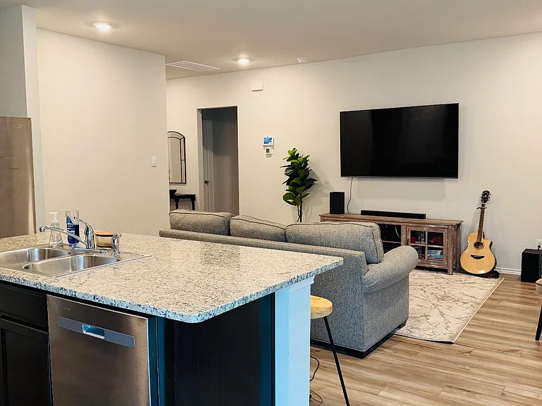 1137 Ruby Cv — Photo 2