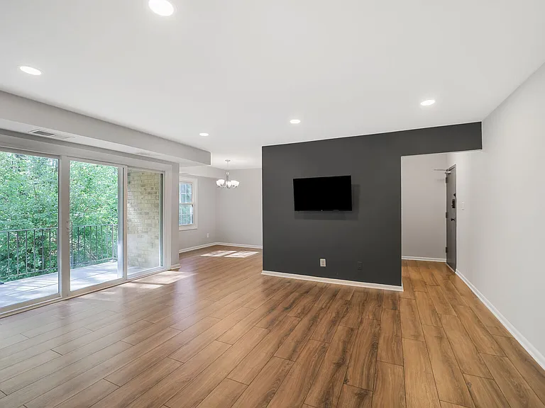3860 Lyndhurst Dr #202 — Photo 5