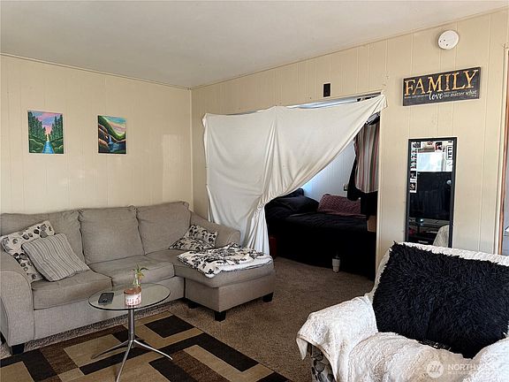 5th image of 208 Yakima Avenue