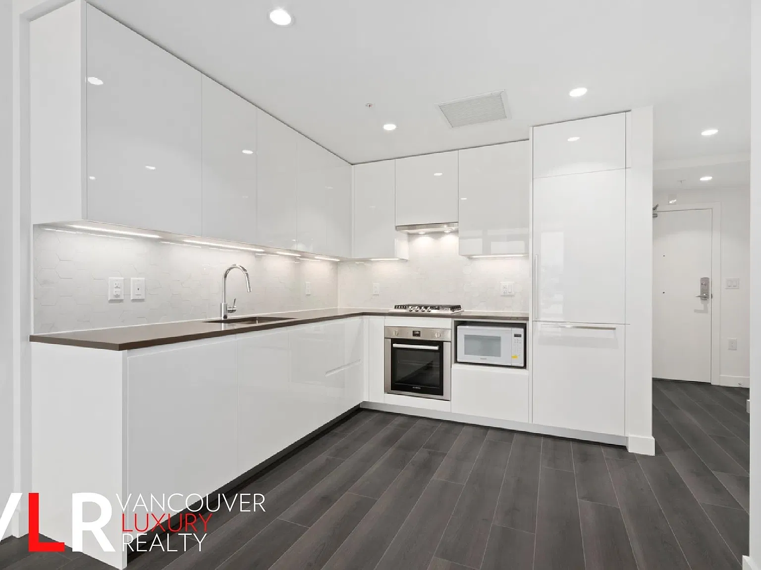 8188 Fraser St — Photo 4