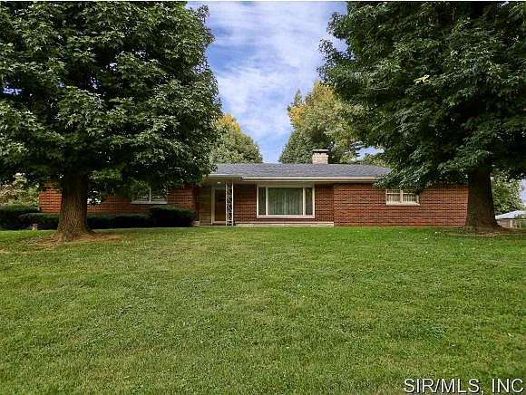 104 Dewey Dr photo 1