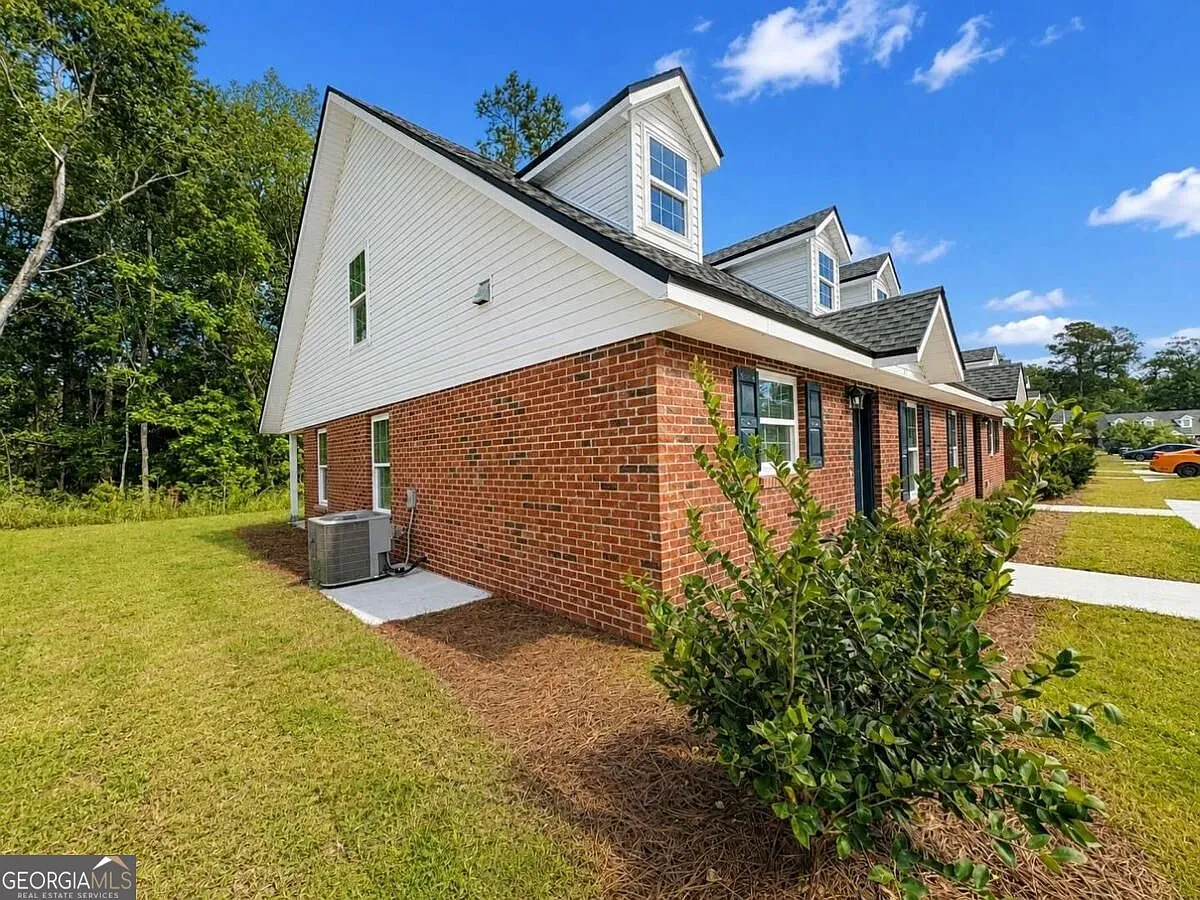 3 bed, 2.0 bath, 1500 sqft, $1,750 — Photo 3