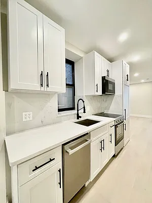 Rented by HOLTON REAL ESTATE INC. | media 17