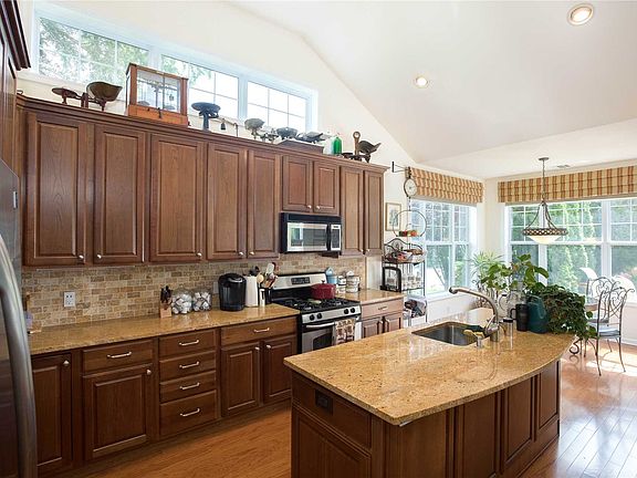 5th image of 117 Beethoven Ct