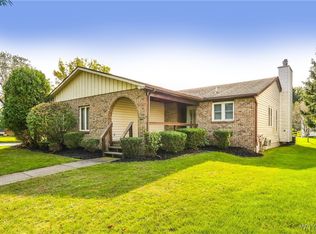 3 Green Forest Ct, East Amherst, NY 14051