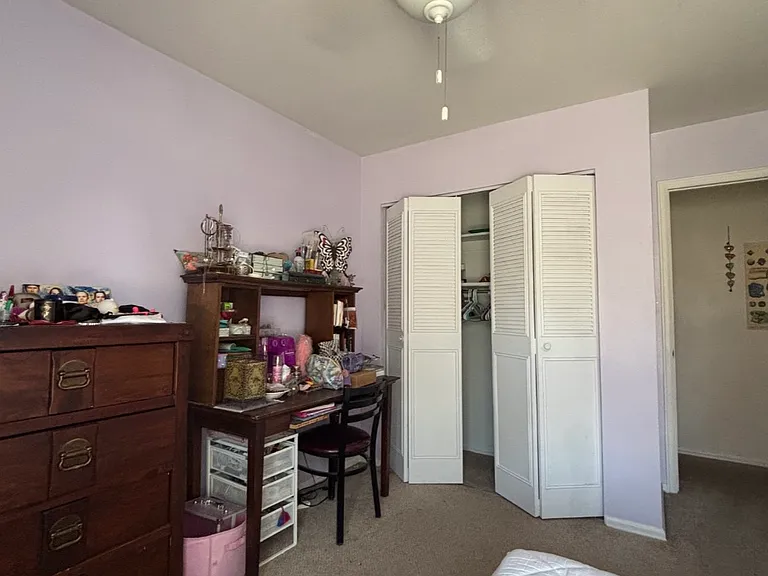 1460 Edgewood Ct — Photo 2