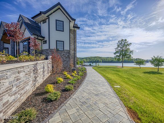 3rd image of 202 Crown Jewel Ln