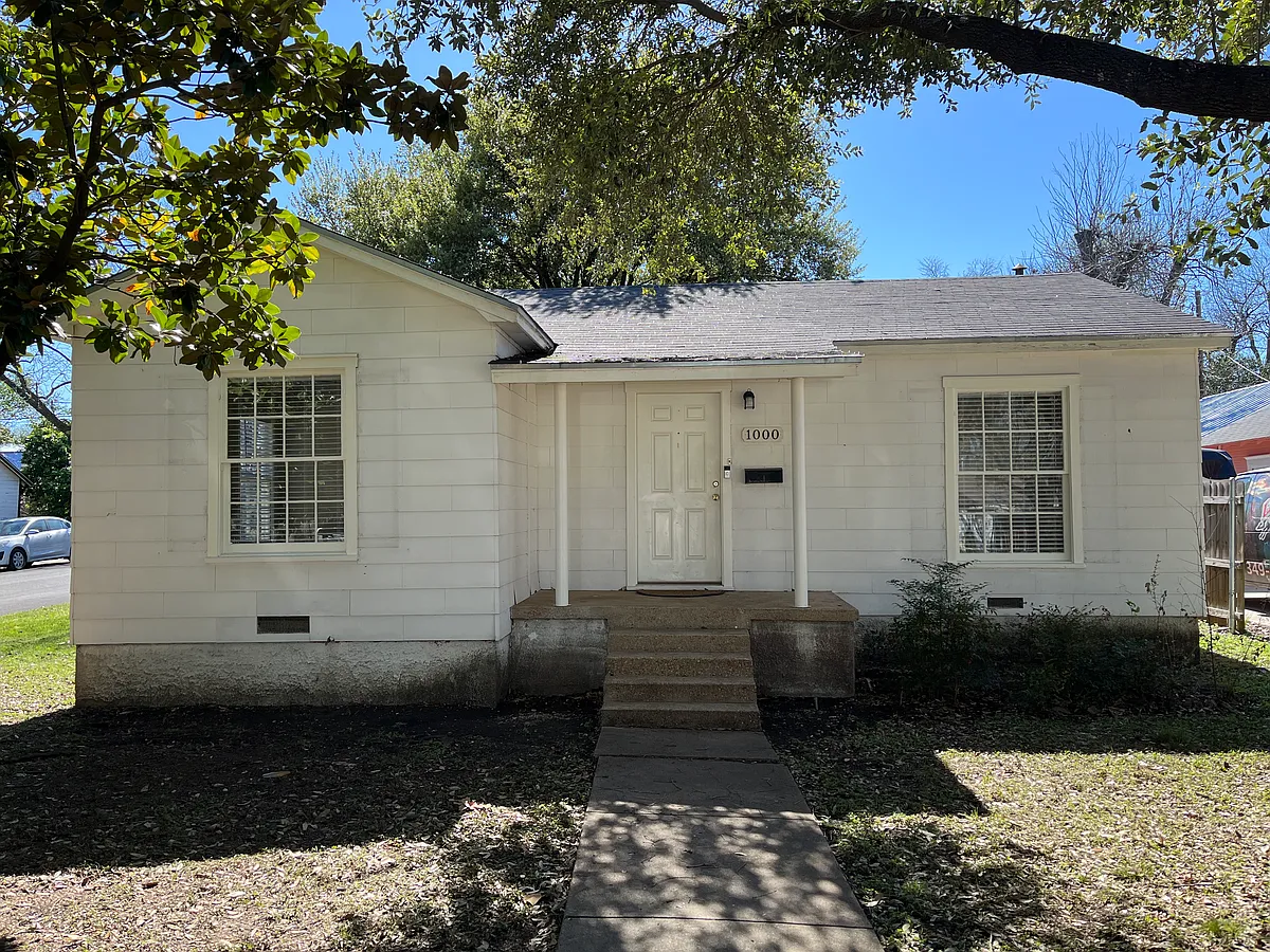Building Photo - 1000 N 32nd St
