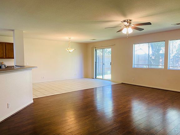 5th image of 8102 Hawick Dr