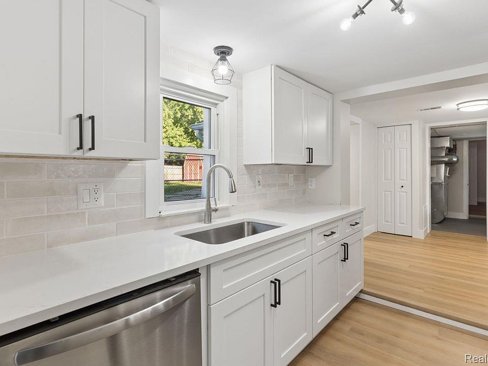 413 5th St, photo 3