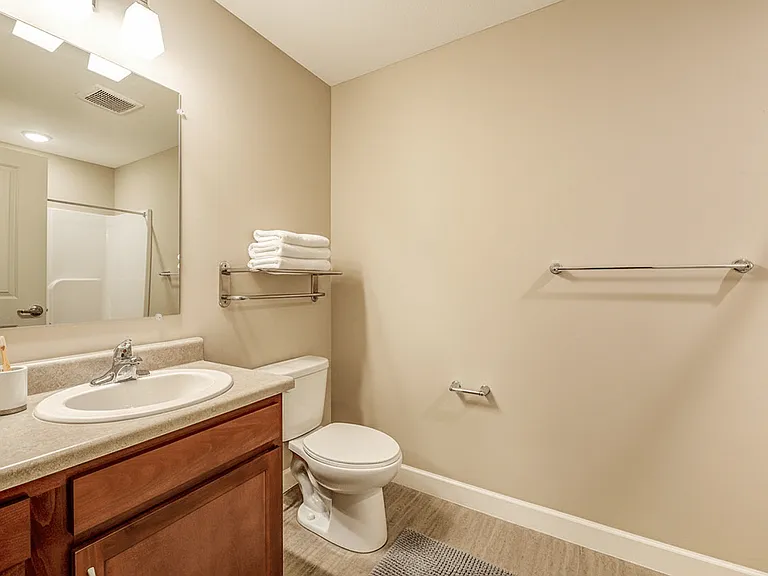 Greensburgh Manor — Photo 29