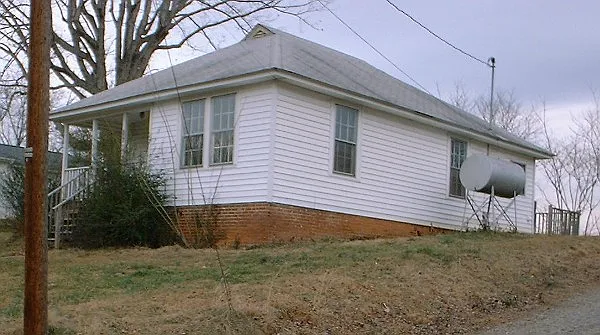2 bed, 1100 sqft, $950 — Photo 2
