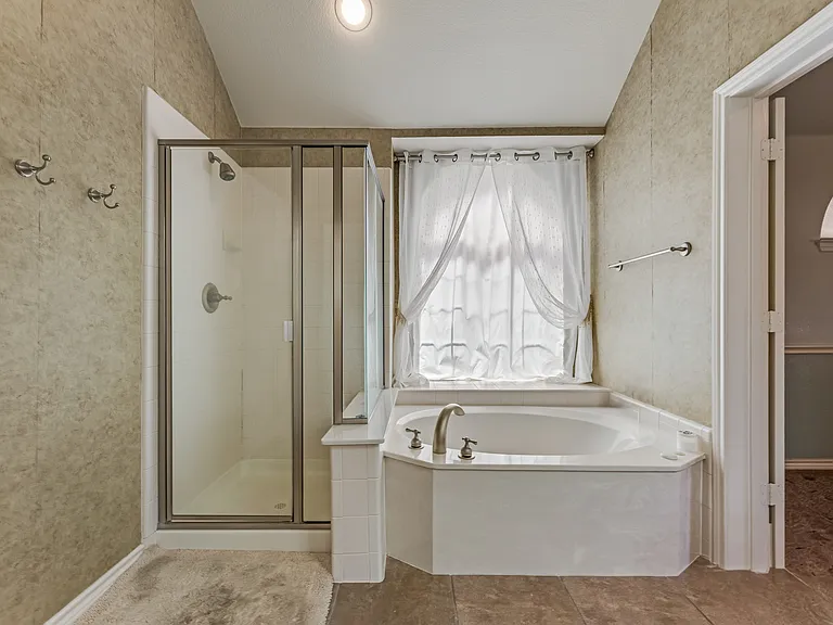 1706 Humbolt Dr — Photo 10
