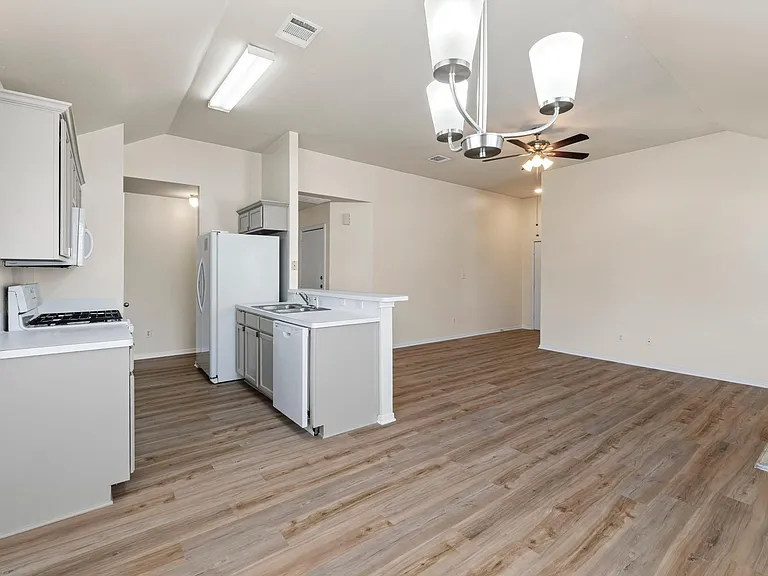 1501 Catherine Ct — Photo 11
