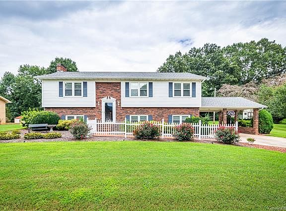 3rd image of 1268 Mountain Shadows Dr