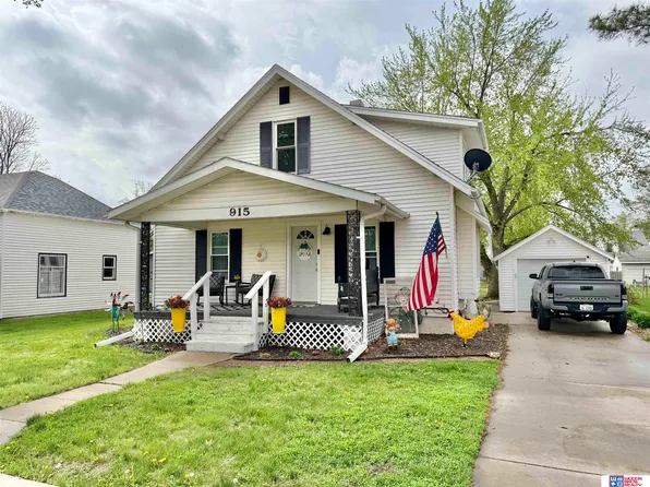 915 3rd St, Milford, NE 68405