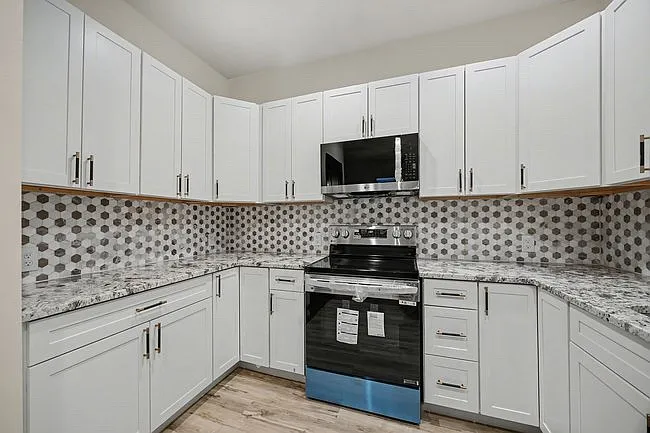 112 Valencia St — Photo 6
