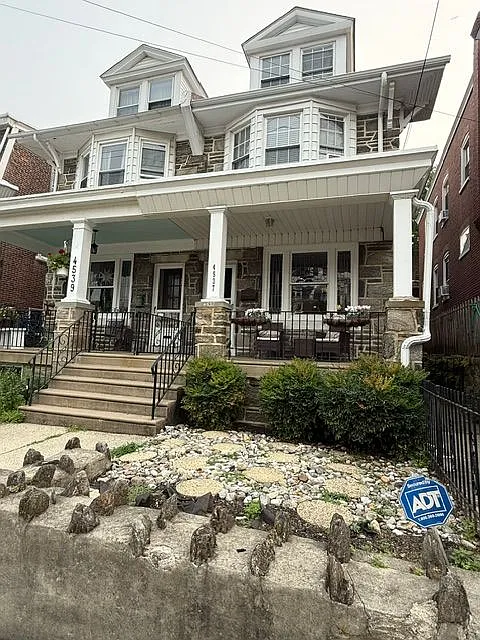 4 bed, 2001 sqft, $2,375 — Photo 3