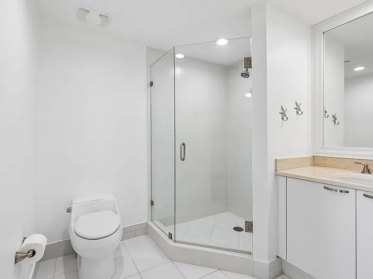 2650 Lake Shore Dr #1202 — Photo 14