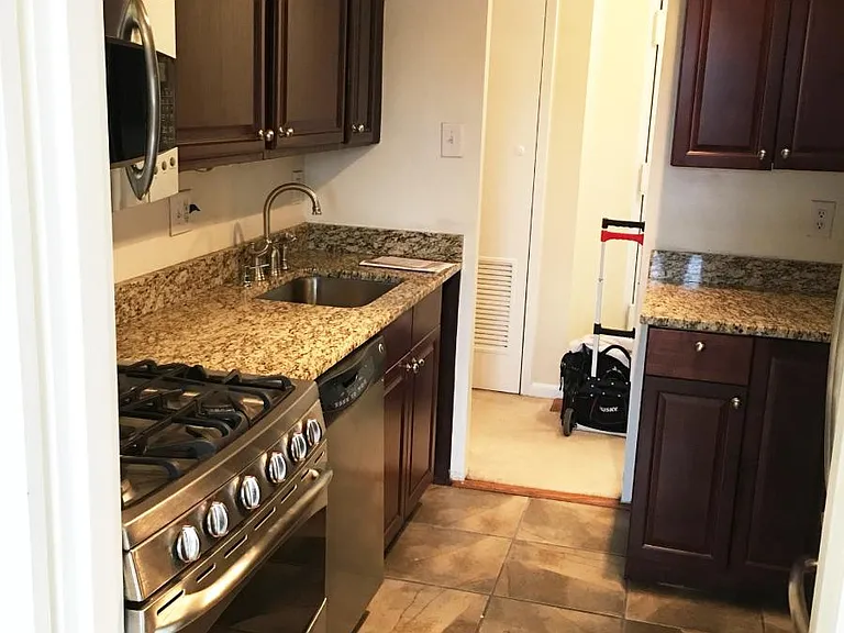 3100 S Manchester St #9 — Photo 11