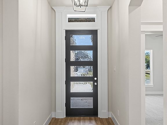 3rd image of 903 Boston Ln