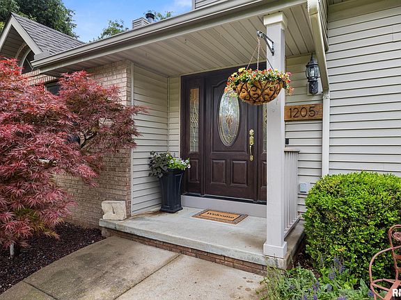 4th image of 1205 Oak Leaf Ln