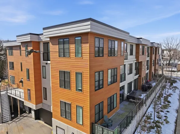 68 Los Angeles St #Penthouse 5, Newton, MA 02458