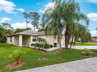 5412 Club Cir, Haverhill, FL 33415