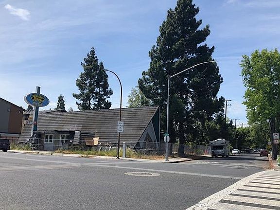 3rd image of 120 El Camino Real