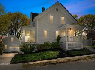 8 Carpenter St, Amesbury, MA 01913